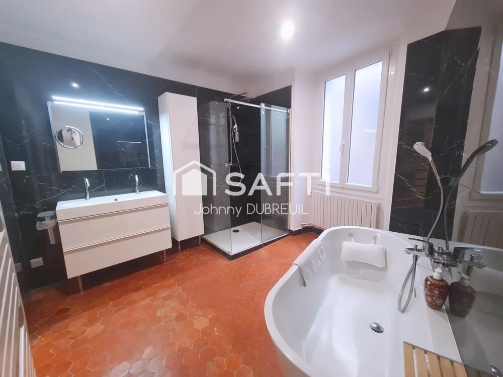Vente Maison PIGNANS – Hôtel particulier de 300m2 au cœur du village avec jardin et piscine Pignans