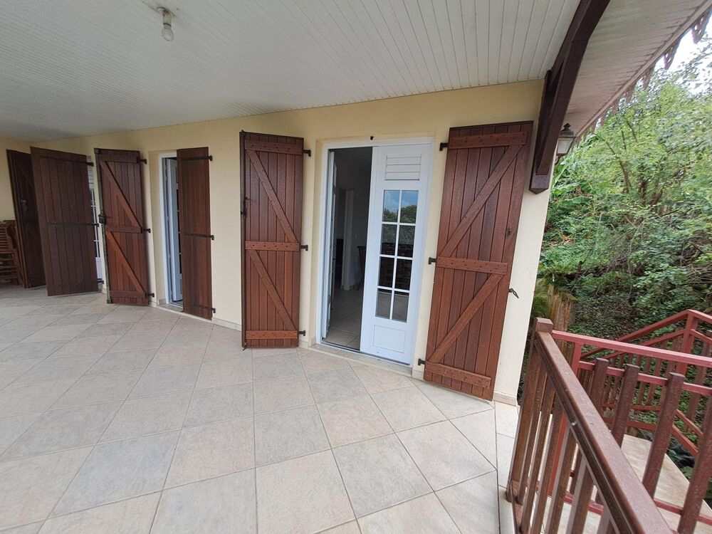 Location Appartement Haut de villa propre et lumineux avec accès jardin Le lamentin