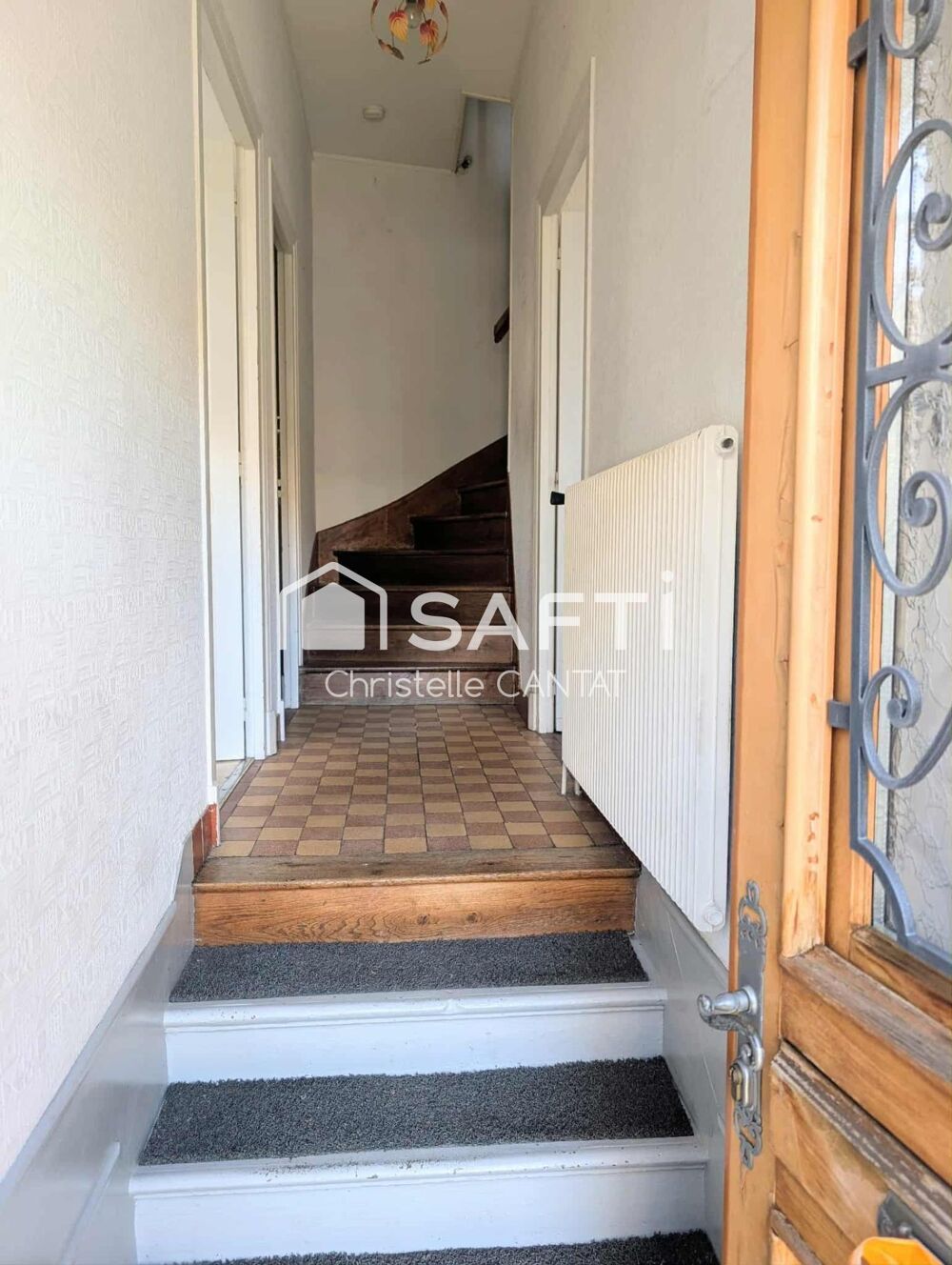 Maison sur sous-sol, 5 pièces, 4 chambres.