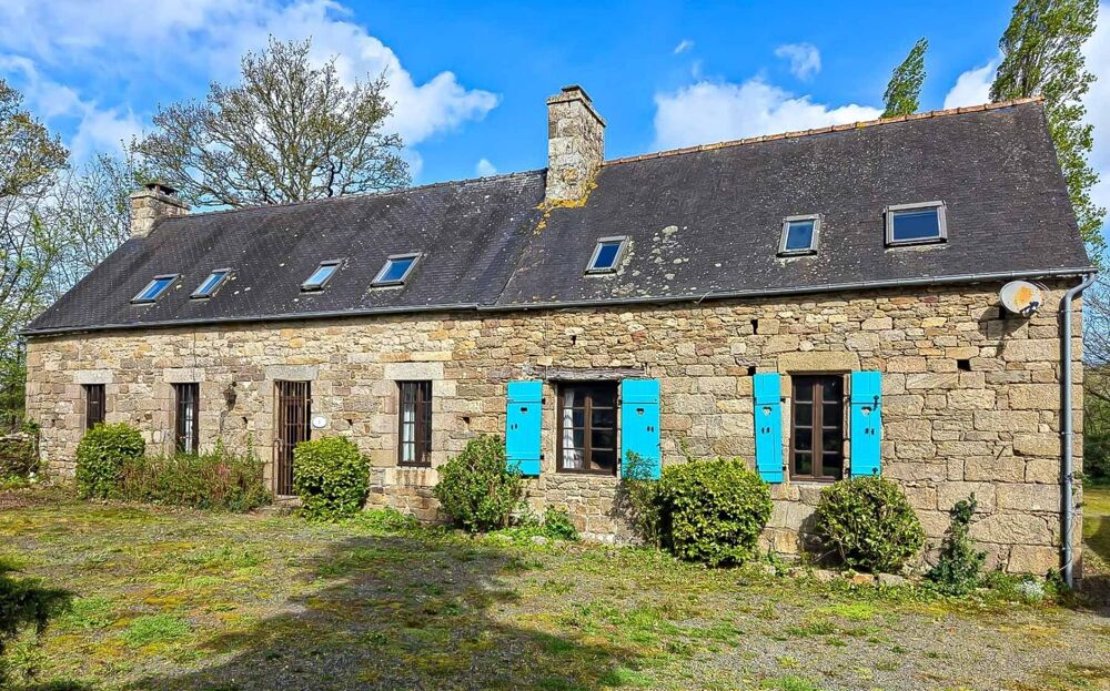 Ensemble de 4 maisons en pierre avec piscine couverte