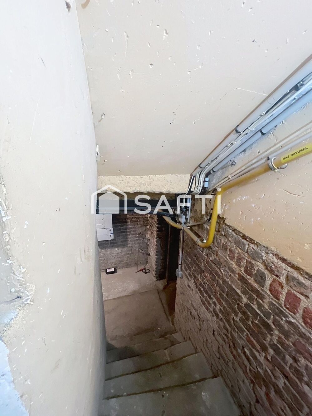 Vente Parking/Garage CAVE SPACIEUSE 13,93 m3  ELECTRIFIEE PARIS 18 Paris 18
