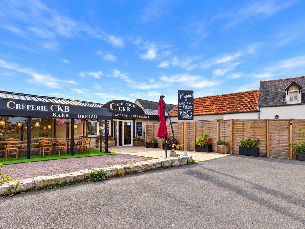   PLOUGASNOU – LOCAL COMMERCIAL RÉNOVÉ AVEC GÎTE INDÉPENDANT – ANCIENNE CRÊPERIE DES KORRIGANS 