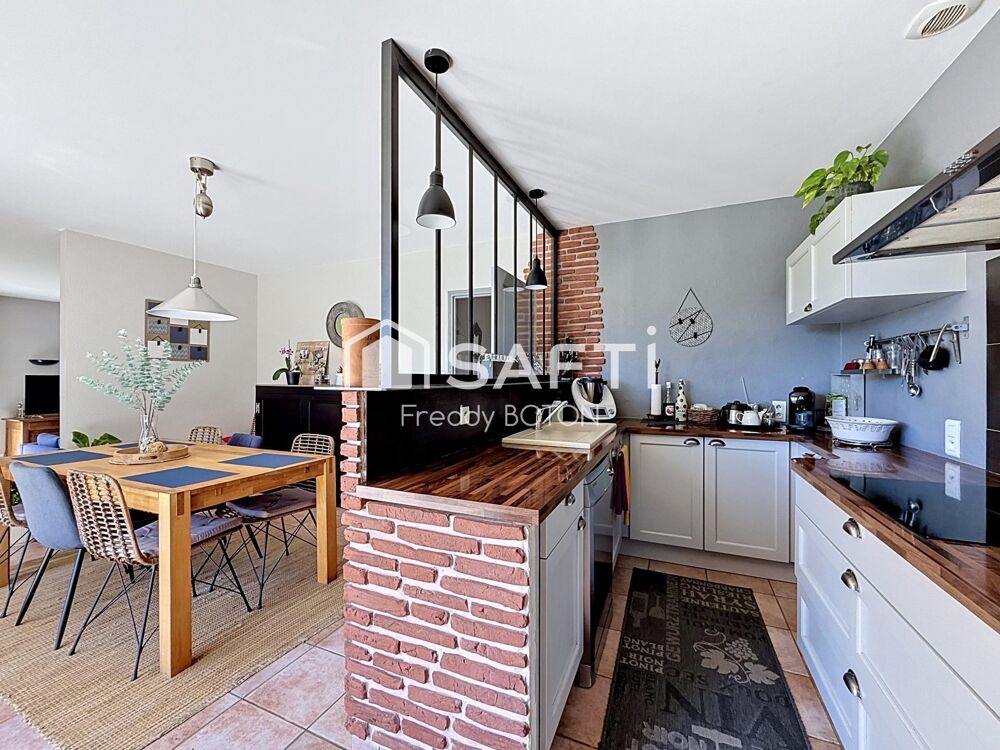 Une maison clé en main, moderne et parfaitement entretenue avec piscine et grands extérieurs .
