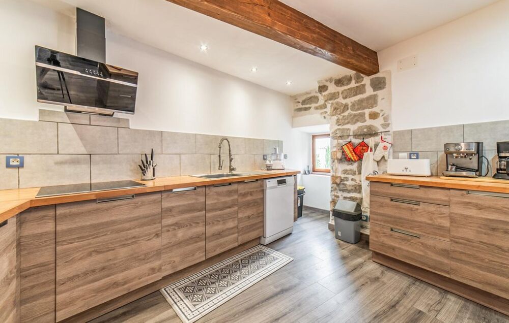 Vente Maison Belle demeure en pierre 5 chambres avec garage, cour, terrasse et courcive La redorte