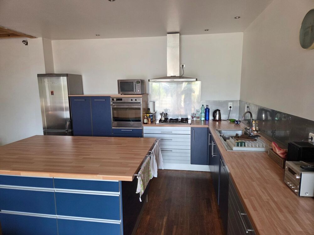 Vente Maison maison ancienne rénovée avec trois chambres et mezzanine, un grand espace de vie avec cuisine toute équipée. grange, atelier et Saint-vivien