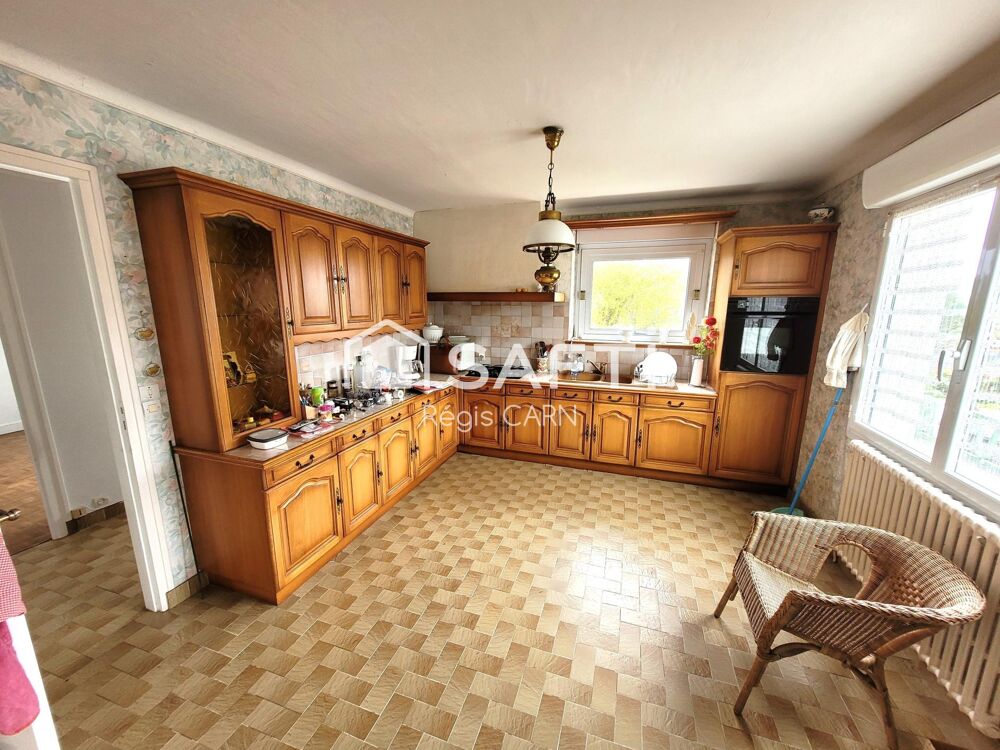 GUIPAVAS : Maison familiale T6 élevée sur sous sol complet