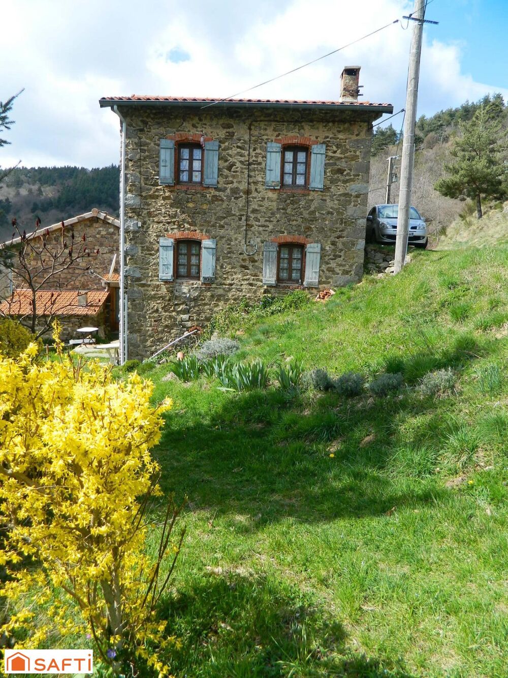 Maison 63 m2, source, 7 hectares (jardin, bois, landes)