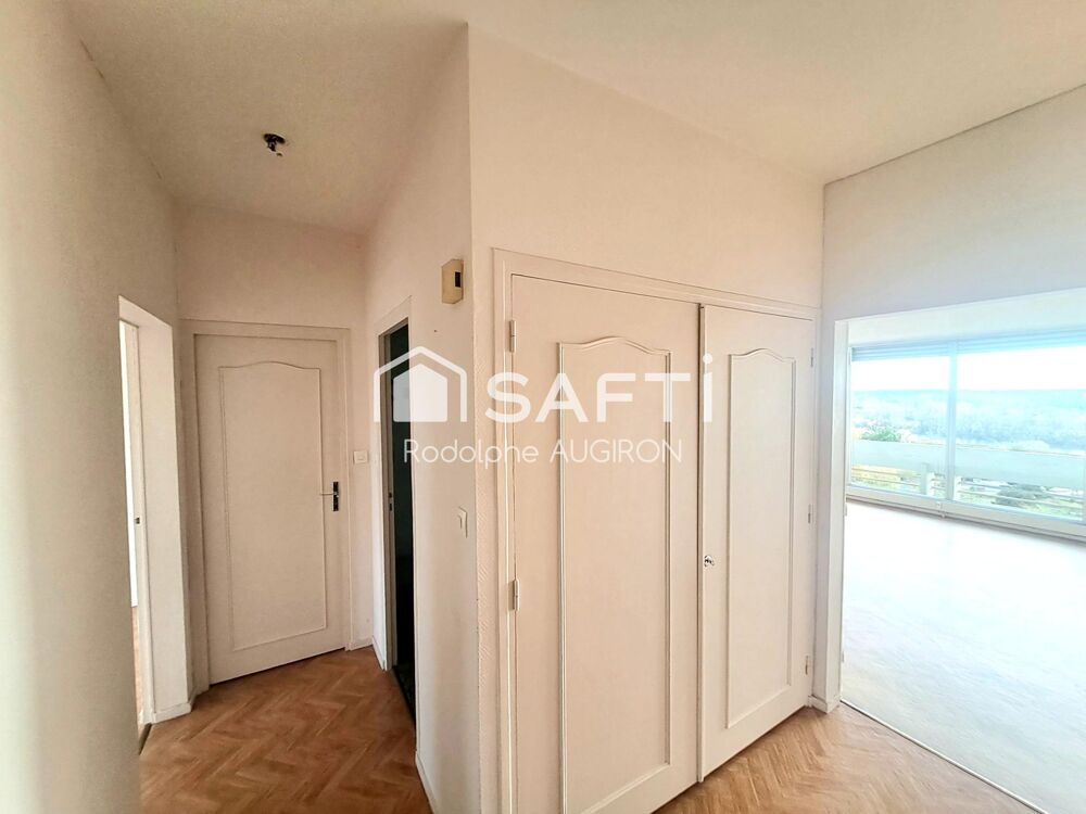 Bel appartement , deux chambres,avec vue sur la Loire et grand balcon