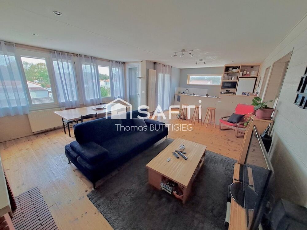 Vente Maison Maison spacieuse avec studio acoustique, garage et jardin. La planche