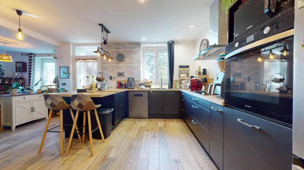 Maison + Hangar + Bâtisse à rénover + Dépendances sur 4 555 m² de terrain. (visite virtuelle disponible)