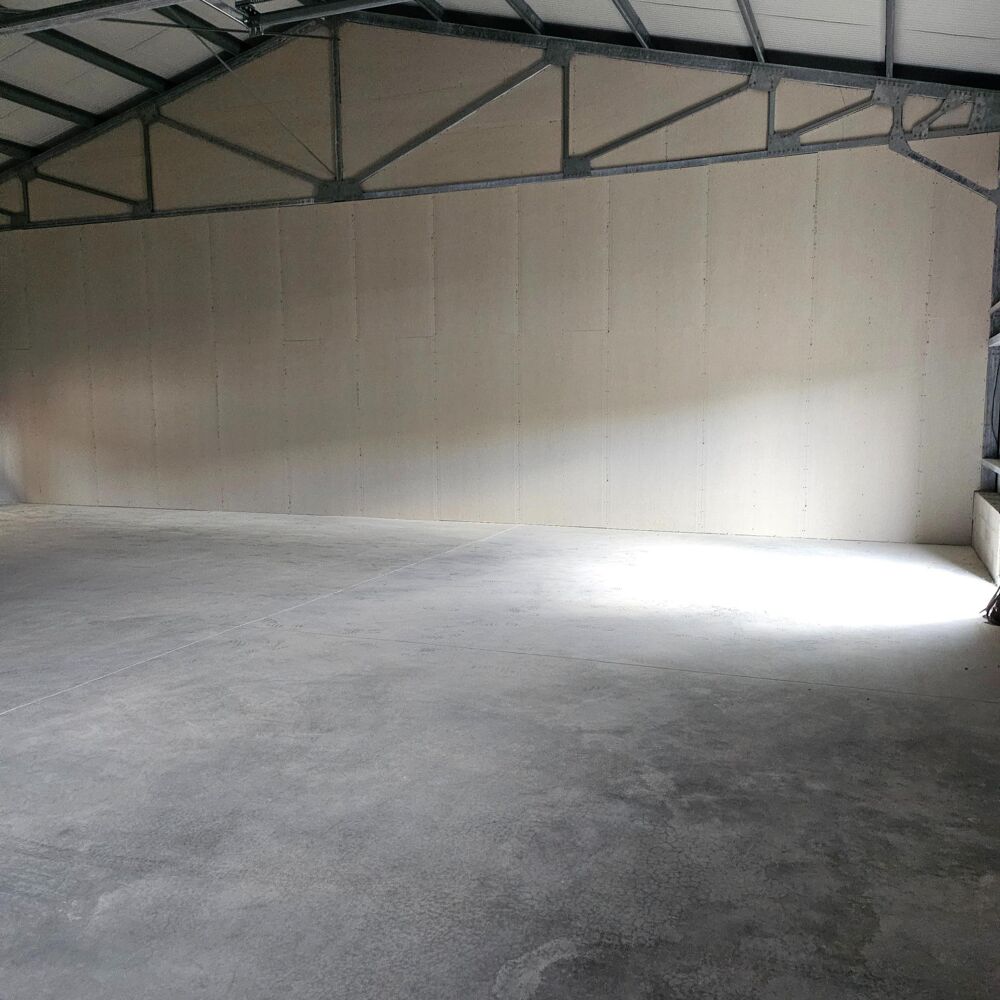   HANGAR NEUF de 300 m² - Idéal pour stockage ou activités professionnelles 