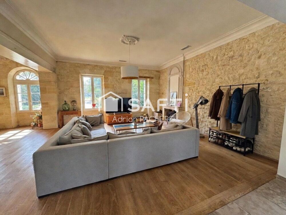 Vente Maison Un bien rare, une adresse confidentielle, une Maison de Maître au charme absolu… Ici commence votre prochain coup de cœur. Saint-vivien-de-medoc