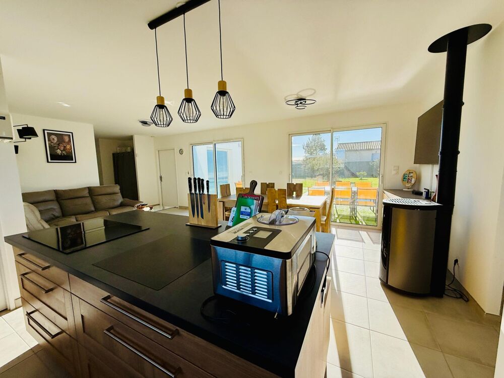 BEAU PLAIN-PIED DE 2022, 3 CH, PISCINE, DPE B, GRAND JARDIN