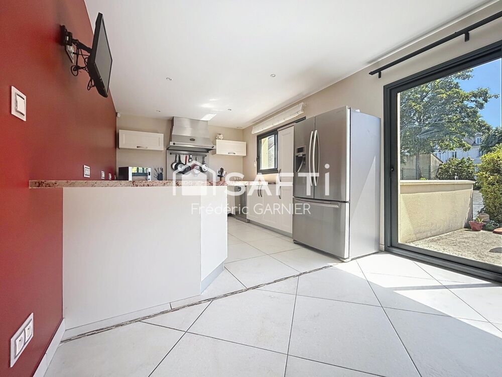 Maison individuelle de185 m², 6 chambres, sous-sol total, piscine