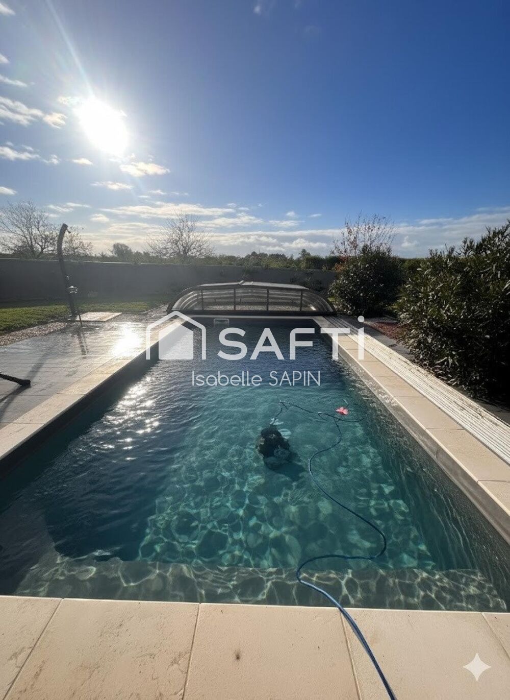 Vente Maison Joli pavillon climatisé avec 3 chambres et piscine couverte Champigny en rochereau
