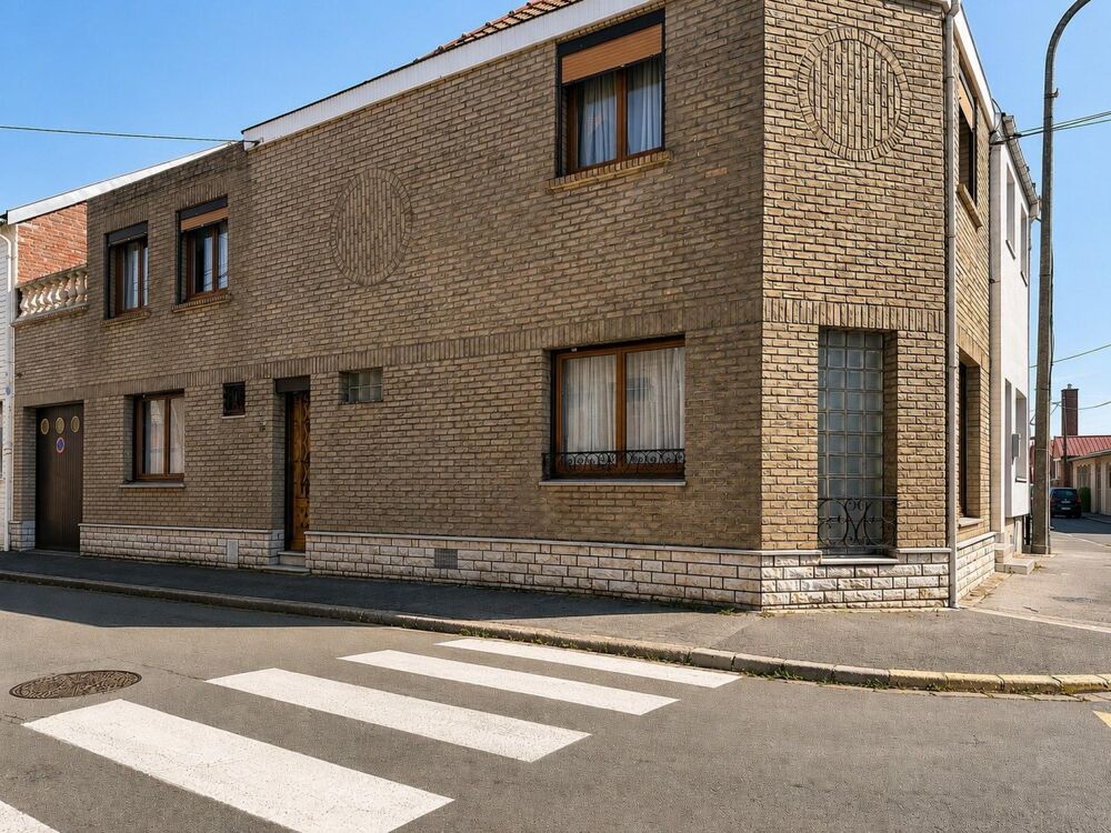 MAISON DE VILLE 2 CHAMBRES + BUREAU ET GARAGE