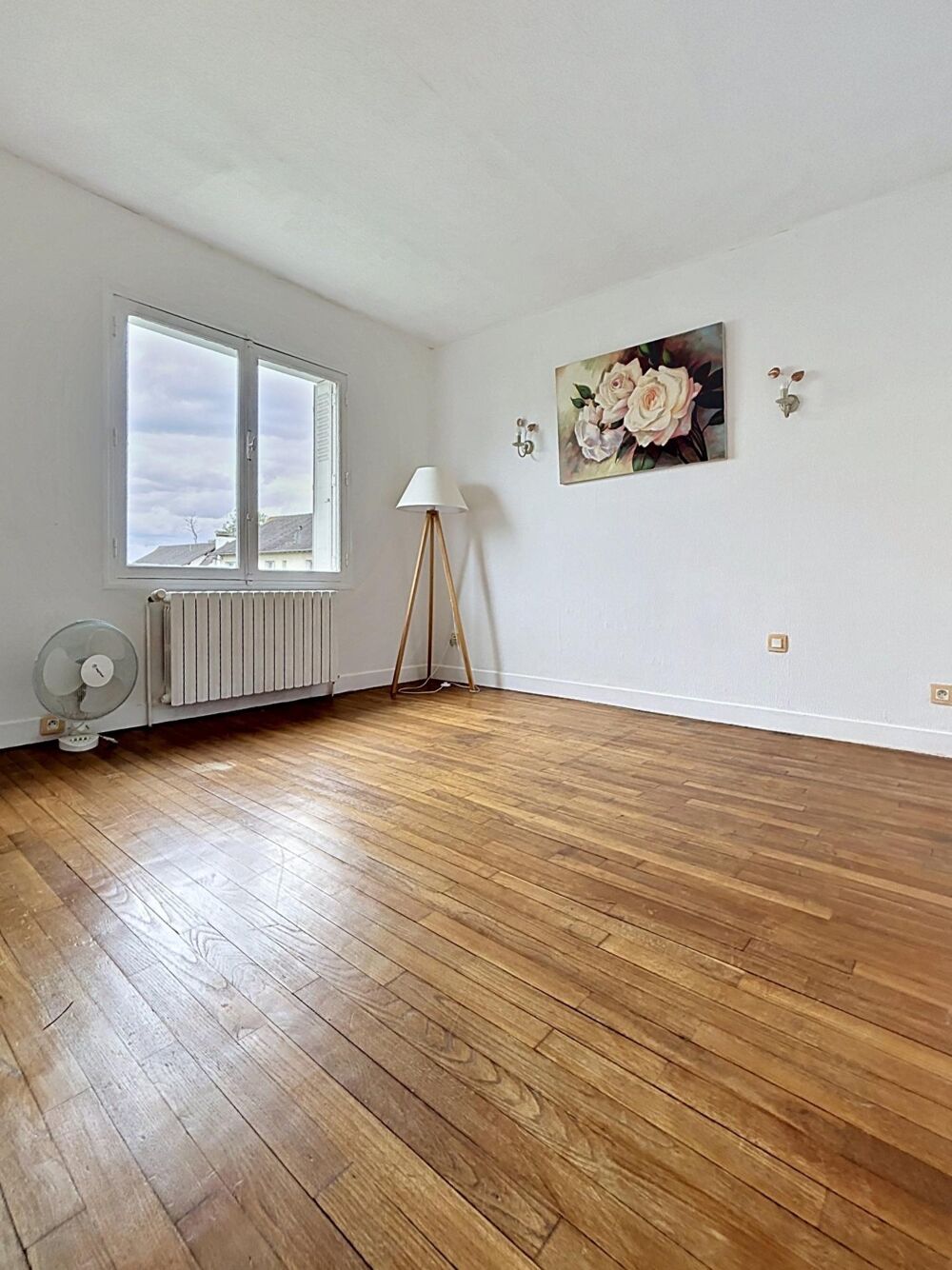 MAISON INDIVIDUELLE DANS QUARTIER RESIDENTIEL