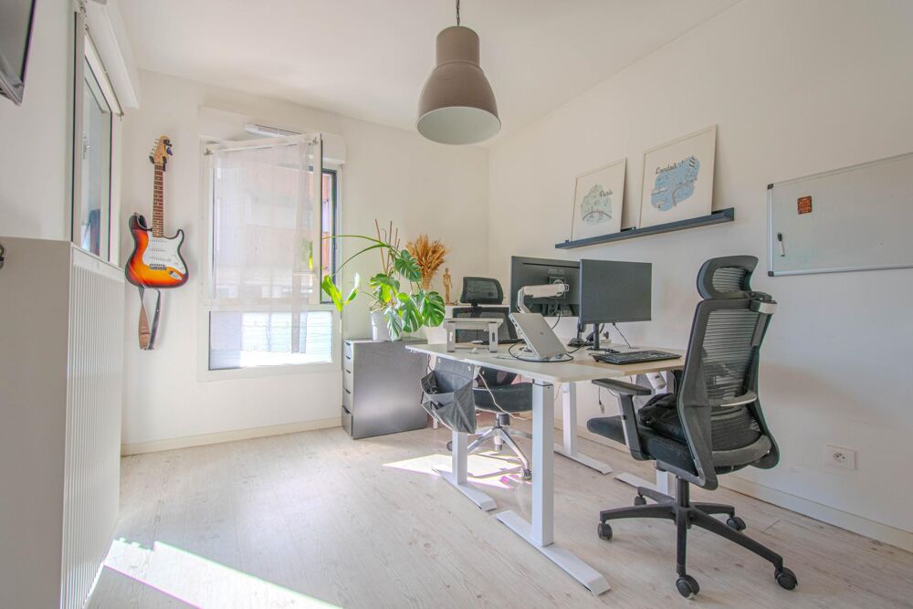 Vente Appartement BORDEAUX BASSINS A FLOTS Appartement 2 chambres, balcon, parking Bordeaux
