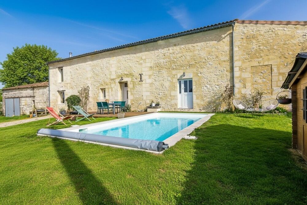 Maison en pierre rénovée avec piscine  Vue panoramique exceptionnelle et couchers de soleil  4 chambres  À 15 min de Libourne
