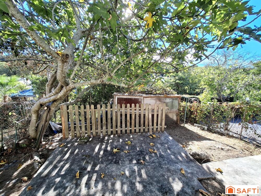 Maison mitoyenne 85m2 sur 2 niveaux à rénover, 5 pièces, 3 chambres
