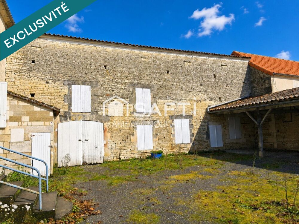 Maison Charentaise de centre bourg à fort potentiel