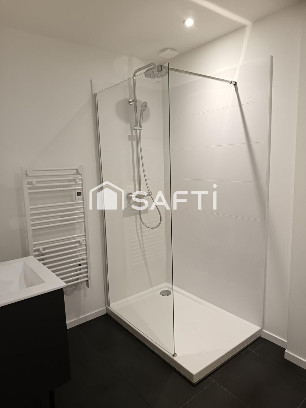 Vente Appartement Maison de ville en pierre rénovée au centre bourg Plerguer