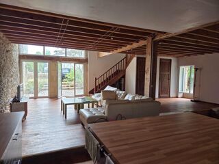 Vente Maison maison ancienne rénovée avec trois chambres et mezzanine, un grand espace de vie avec cuisine toute équipée. grange, atelier et Saint-vivien