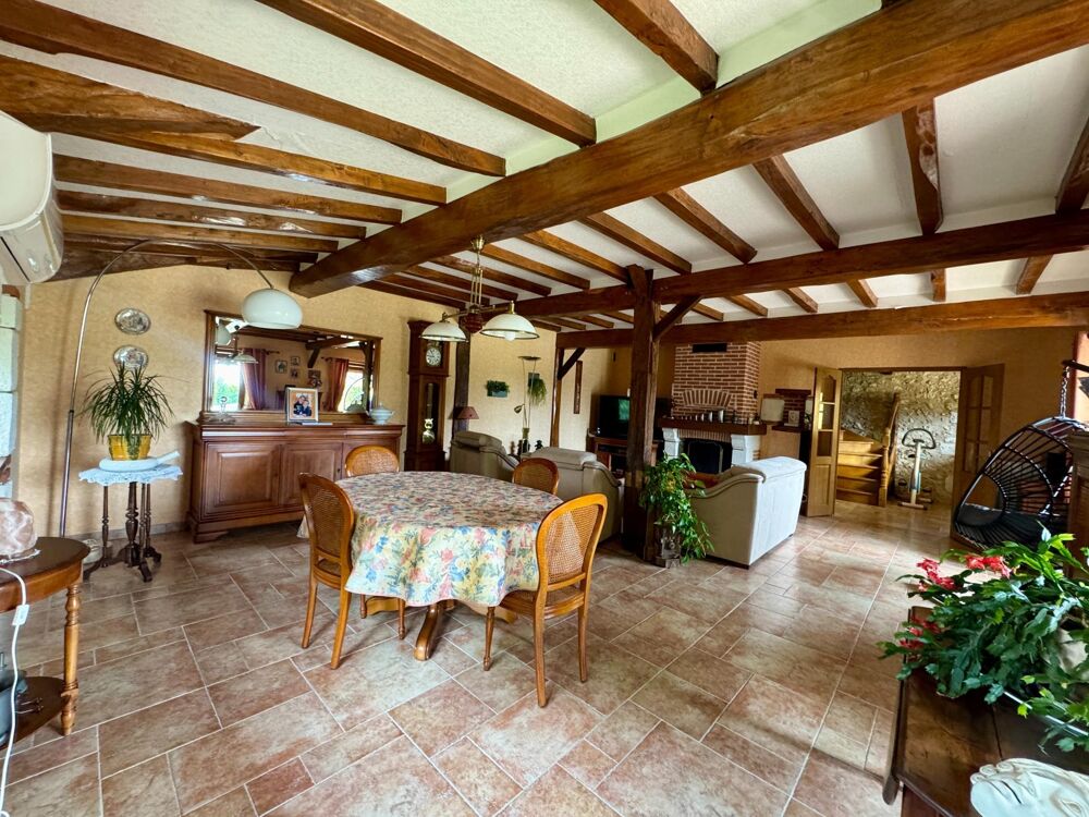 Vente Maison Propriété en pierre avec dépendances et piscine Hautefage-la-tour