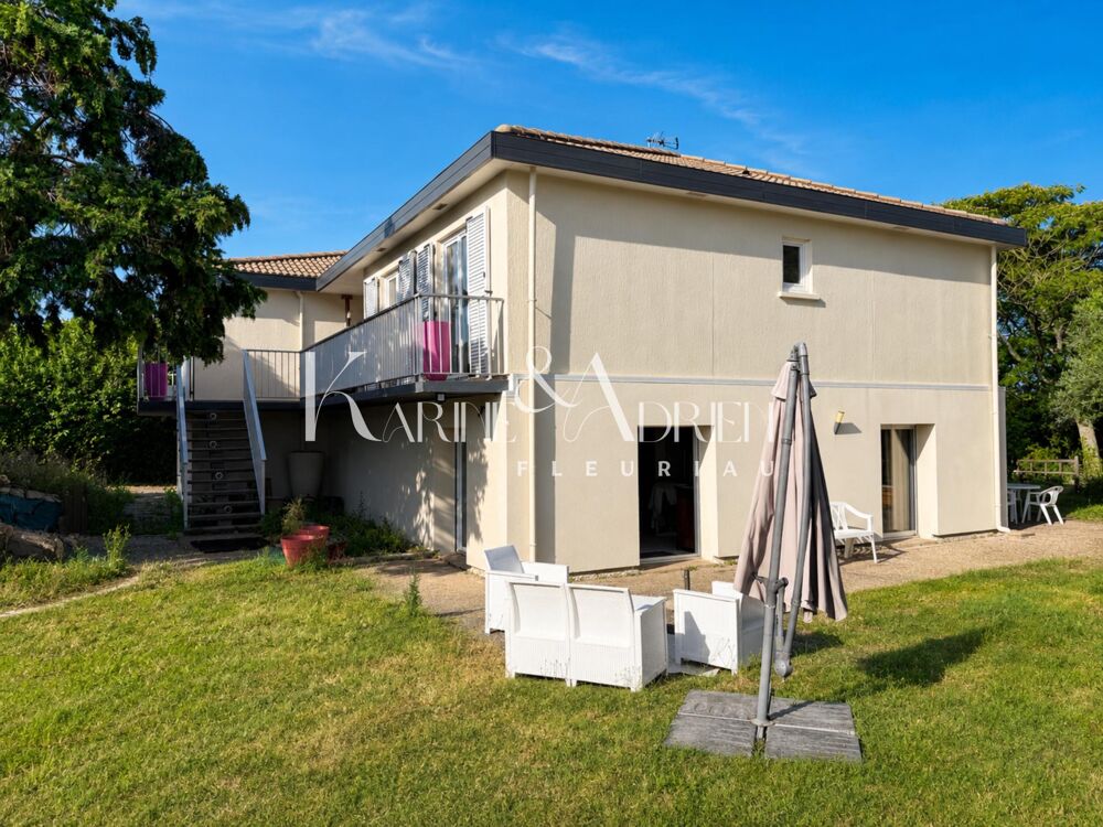 Pavillon 6 chambres, garage, carport et jardin