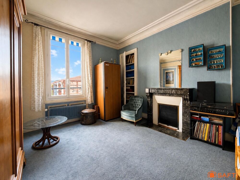 Appartement 2 chambres + greniers.
