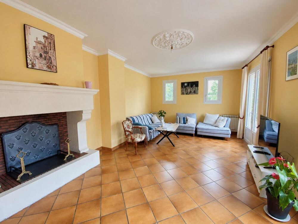 Vente Maison A Nérac, maison 7 pièces, 3 chambres, sur sous-sol en partie aménagé sur un terrain d'environ 1,2 ha Nerac