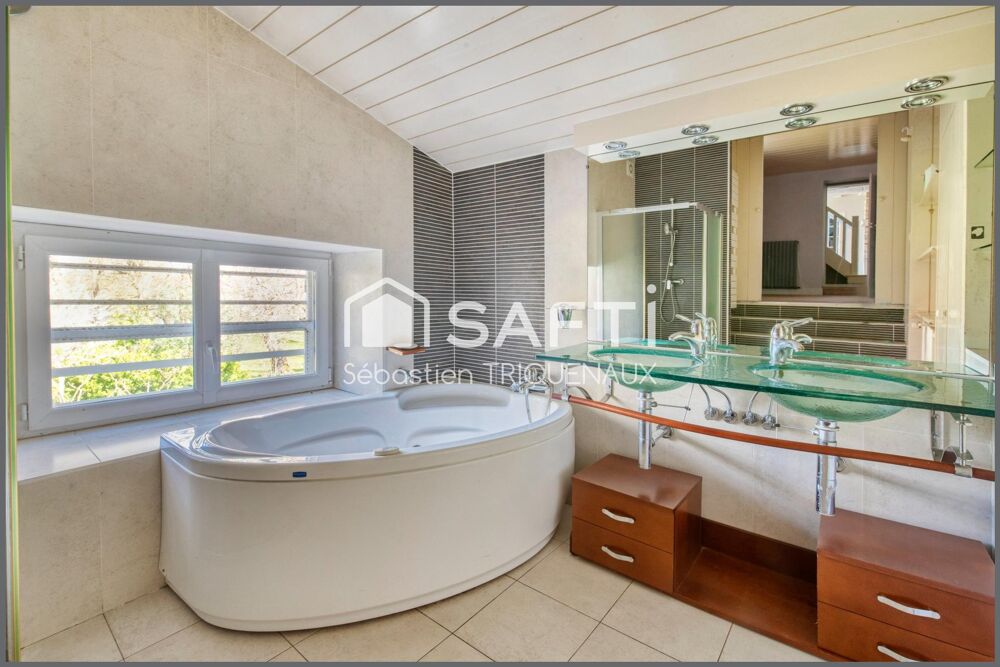 � vendre  Maison Montreuil-Juign� (49460)