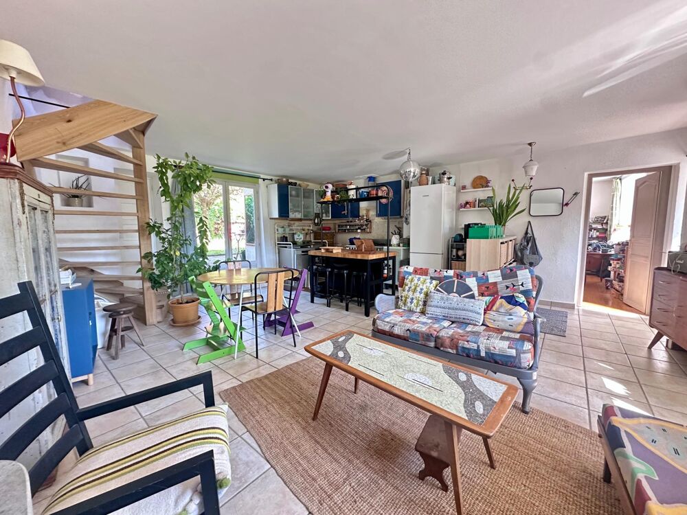 CRÉMIEU  Maison en pierre avec jardin