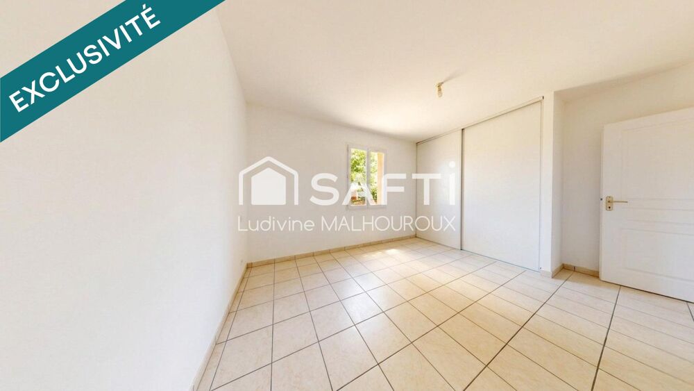 Maison de plain-pied  3 chambres  un garage - Terrain clos 