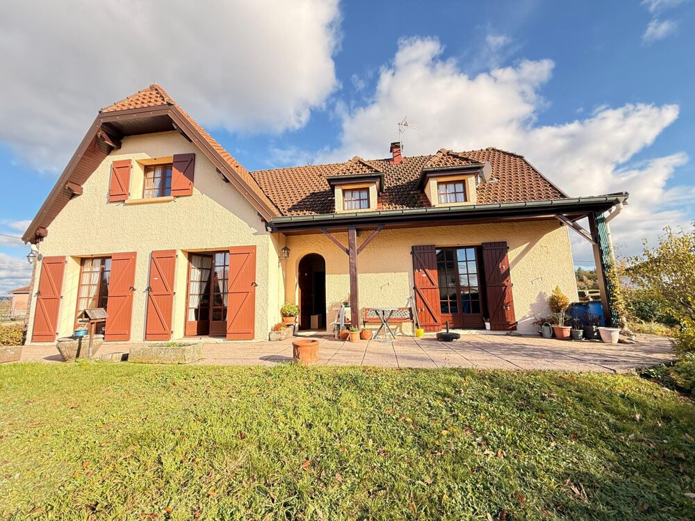 Maison de 1978 de 150 m2, 4 chambres, sous-sol et terrain.