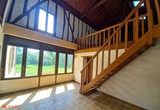 Vente Maison Cette propriété au calme jouit d'un emplacement idyllique offrant une vue imprenable sur le lac et ses environs verdoyants . Puydarrieux
