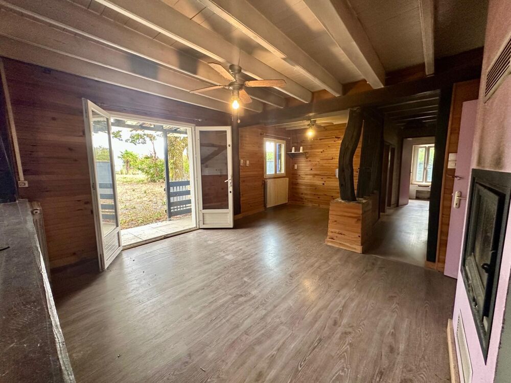 Charmante maison familiale de 83m² sur un terrain de 1563m² avec dépendances.