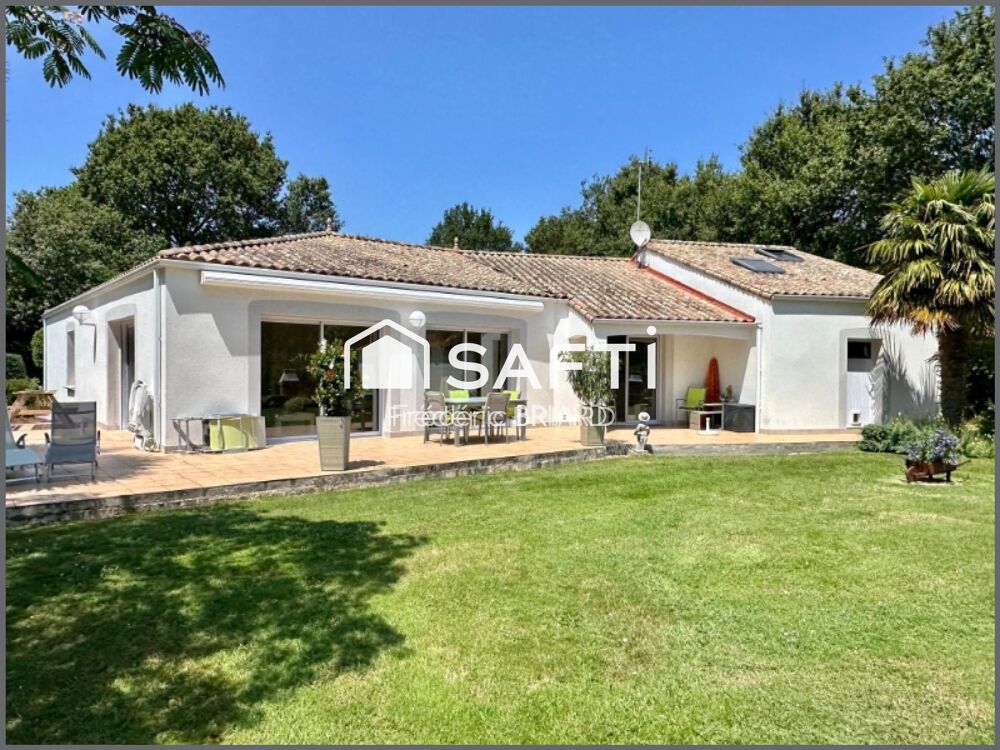 Vairé. Propriété 176m2, terrain 6520m2, 5ch, étang
