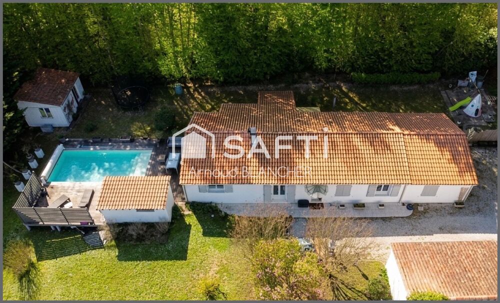 Vente Maison Pavillon plain-pied 5 chambres, 2 salles de bains, grande terrasse et piscine. Angouleme