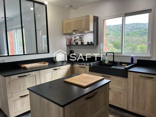  Maison � vendre 7 pi�ces 219 m�