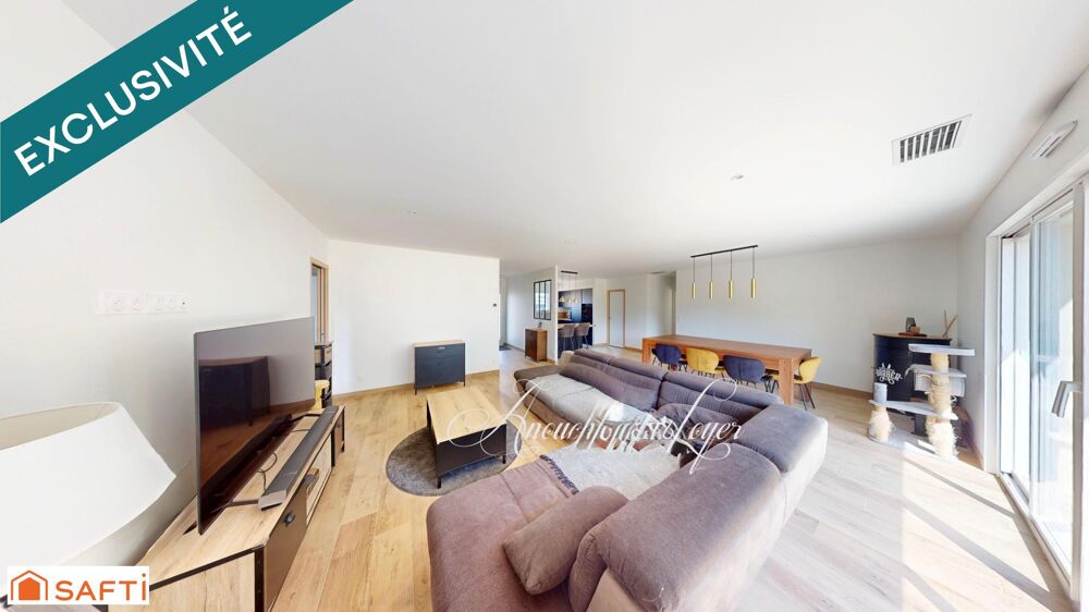 Maison contemporaine de 2025 avec garage