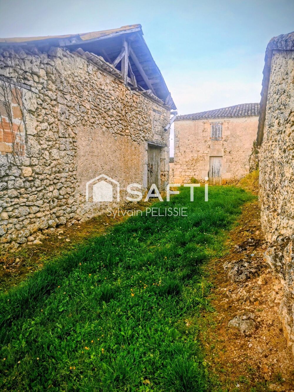 Maison en pierre à rénover, coeur village