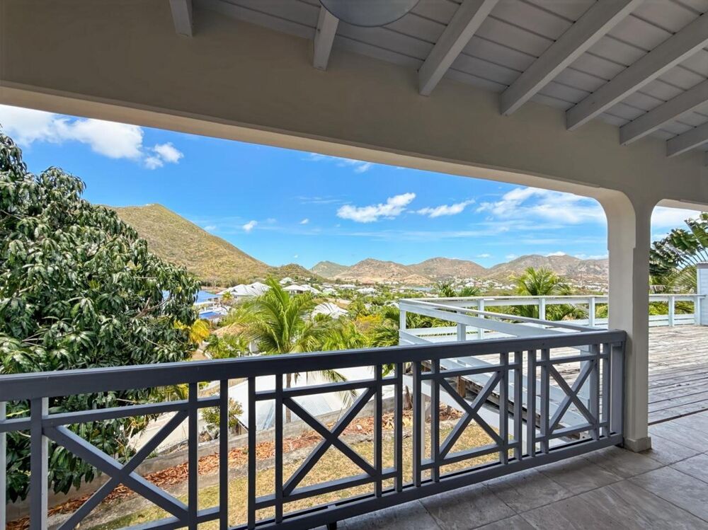 Villa T4 + 1 T2 à la baie orientale