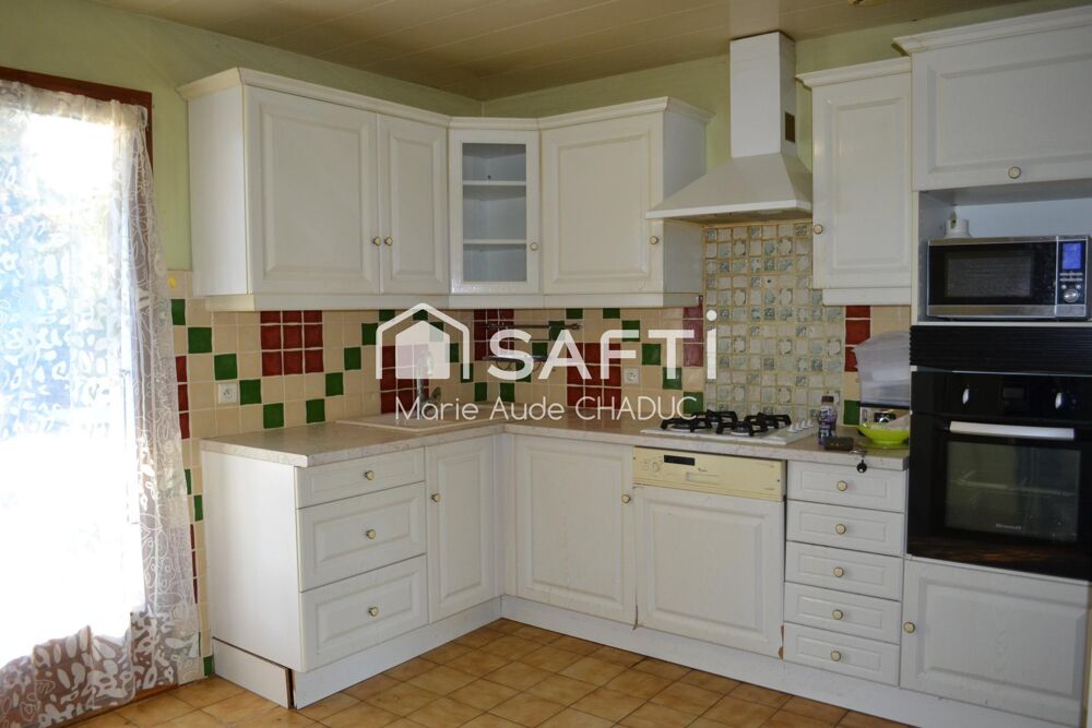 Vente Maison Maison T6 -136 m2 jardin constructible 1750 m2, forage Salavas