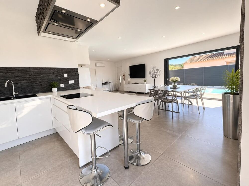 SAINT-CYR-SUR-MER  MAISON CONTEMPORAINE PLAIN-PIED 132 M² AVEC PISCINE  4 CHAMBRES