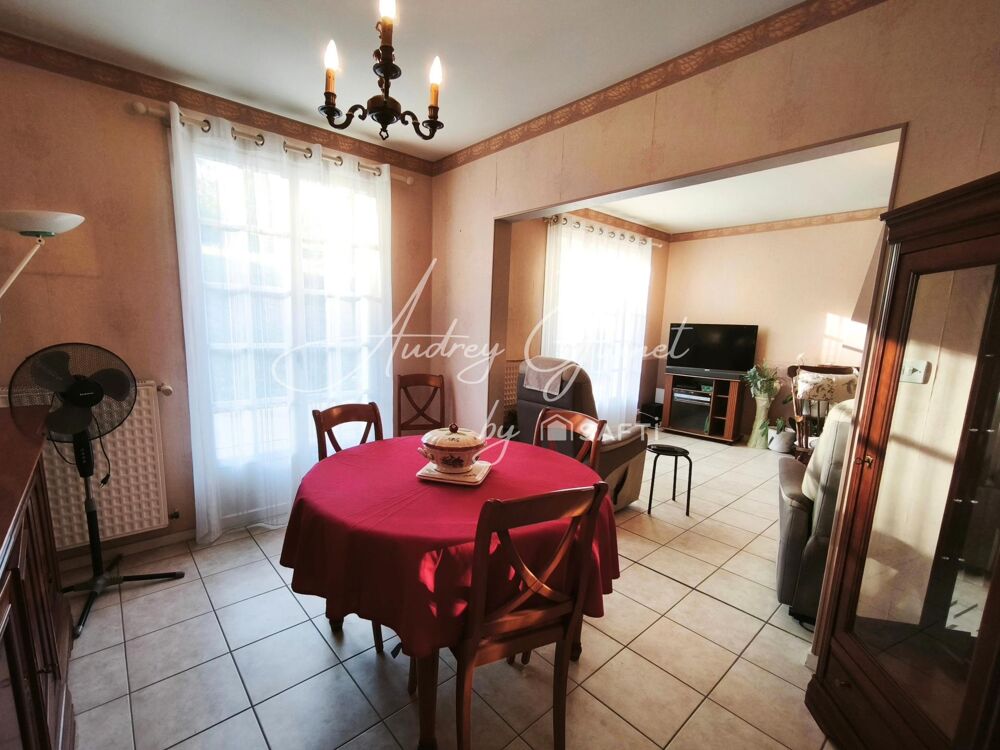 CHASSENEUIL  Maison traditionnelle familiale avec piscine, grand terrain et potentiel daménagement
