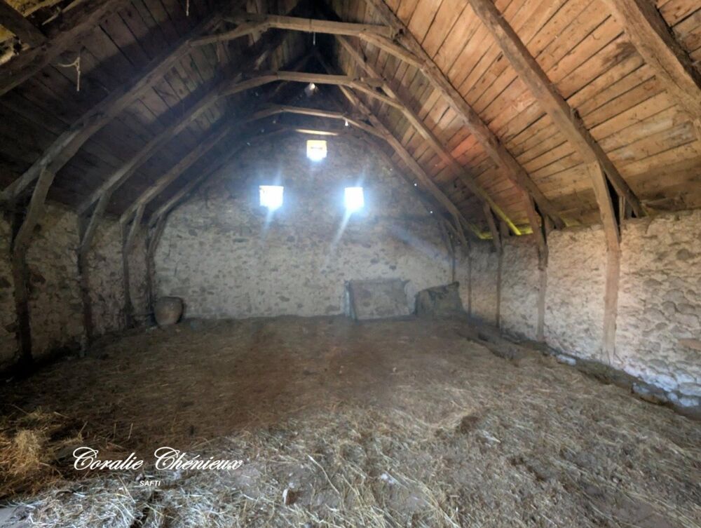 Belle grange dans un hameau calme