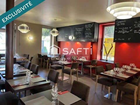   Institution local restaurant disposant d'une licence IV. 