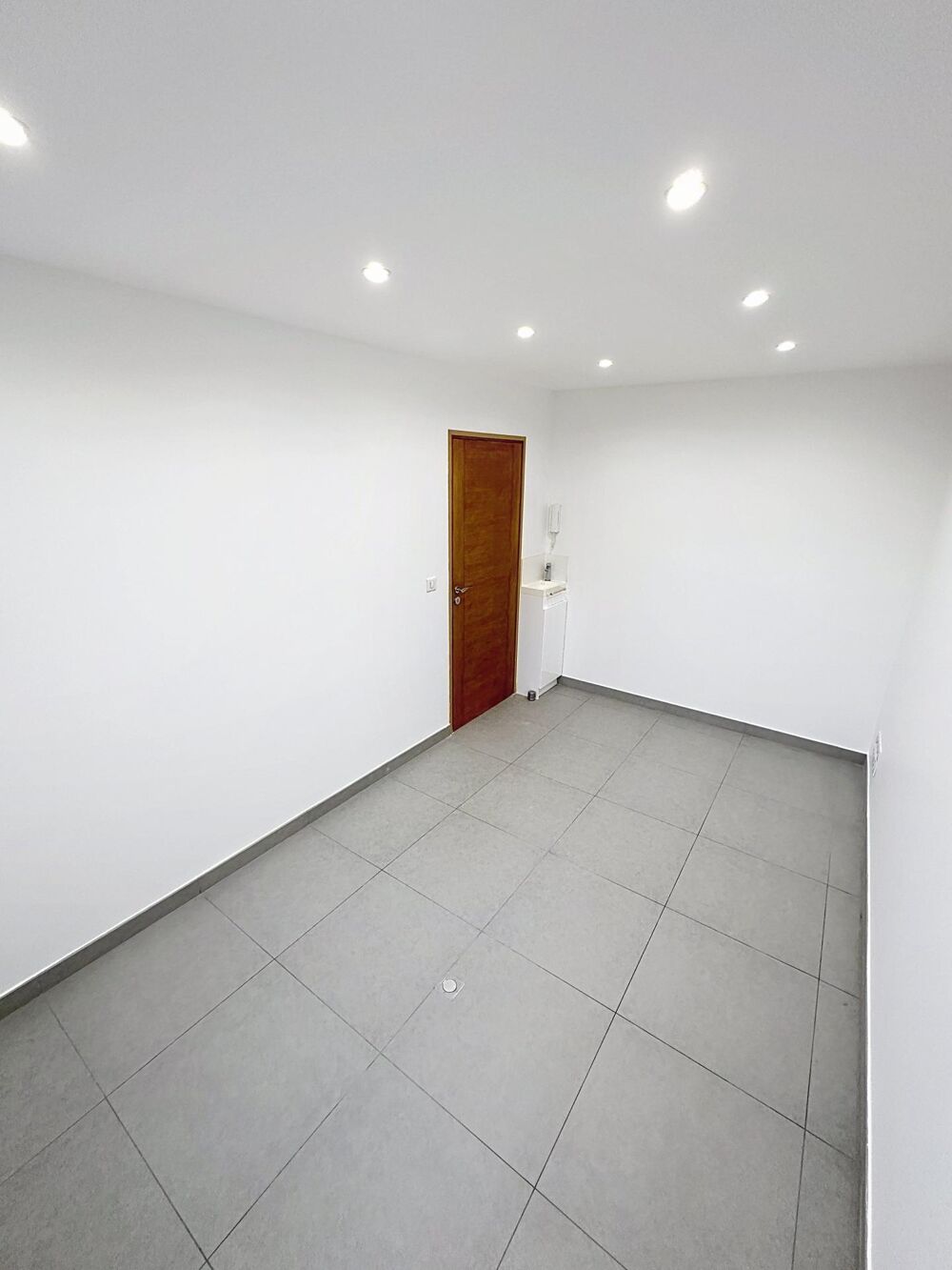   Local professionnel de 47 m² lumineux Guyancourt