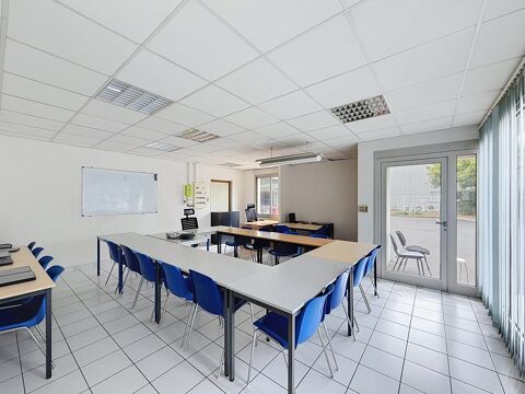   A louer local commercial 133 m² agréable et équipé 